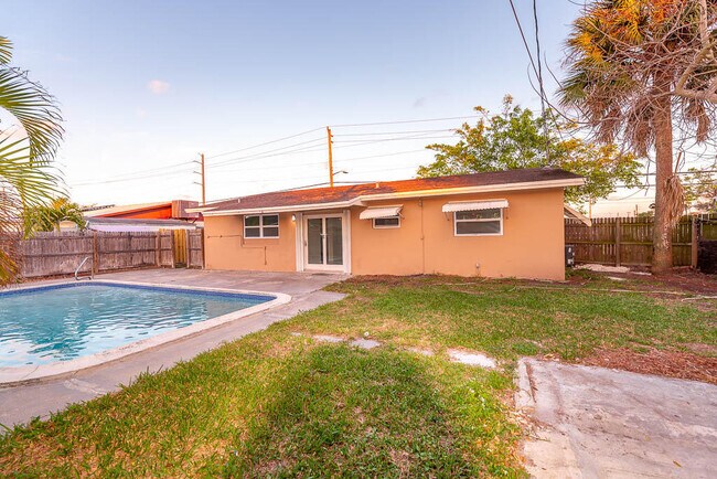 Building Photo - 1302 S Congress Ave