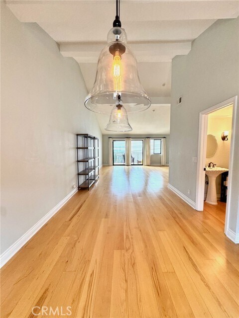 Building Photo - 1301 S Catalina Ave