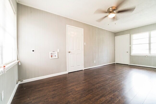 Building Photo - 1510 Greenbriar Ave