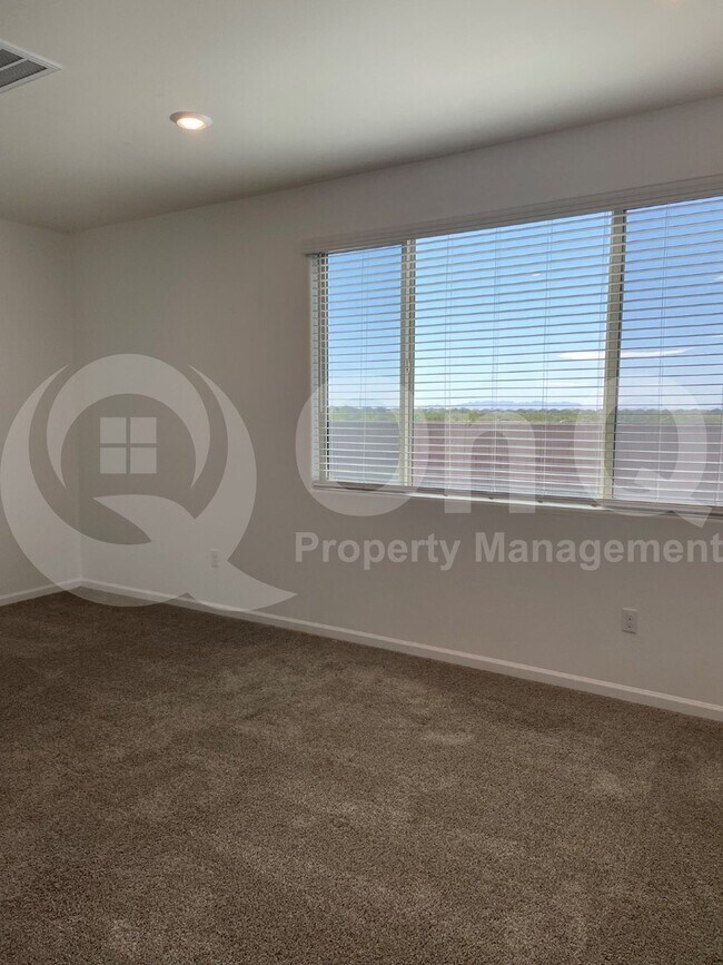 Building Photo - 10296 S Cienega Knolls Loop