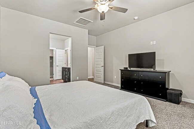 Building Photo - 13689 Flora Vista Ave