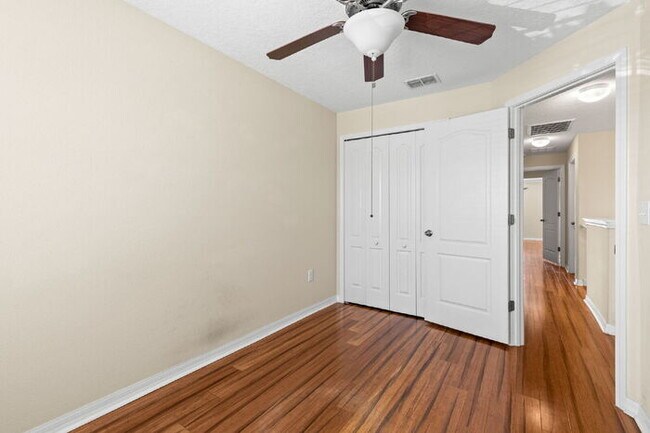 Building Photo - LIKE NEW Town Home For Rent in Wesley Chapel!