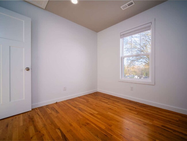 Building Photo - Unique Live/Work Opportunity With Large Fenced Yard Plus Outdoor Storage