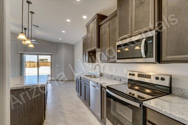 Building Photo - RV GARAGE HOME