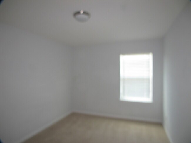 Building Photo - Move-In ready, 4 bedroom, 2.5 bath home lo...