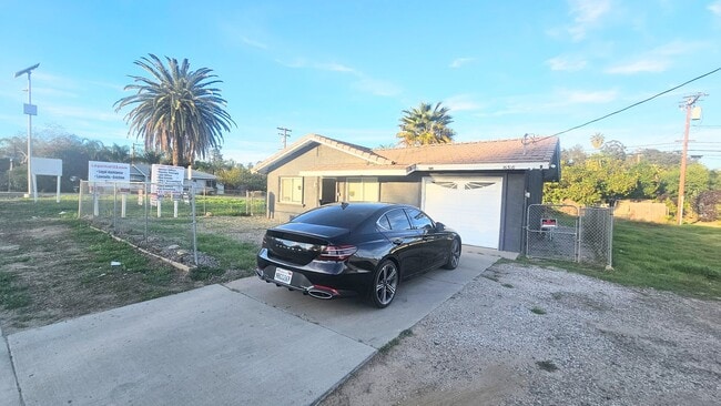 Building Photo - Mixed Used Residential and Commercial- Large Back Yard with Rolling Gate