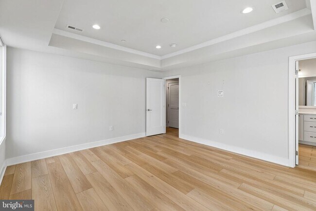 Building Photo - 2160 Northbank Pl