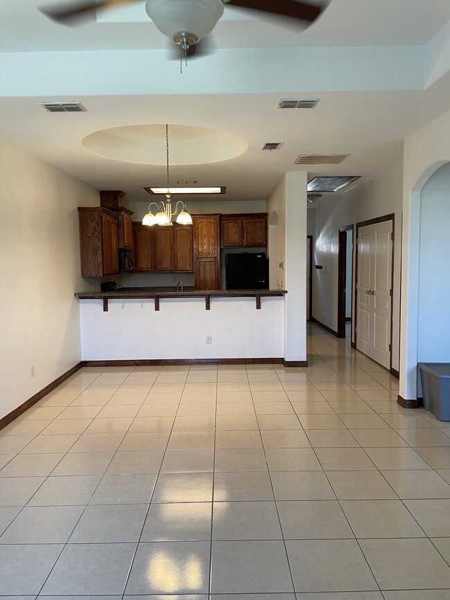 Building Photo - 3043 Scotland Dr