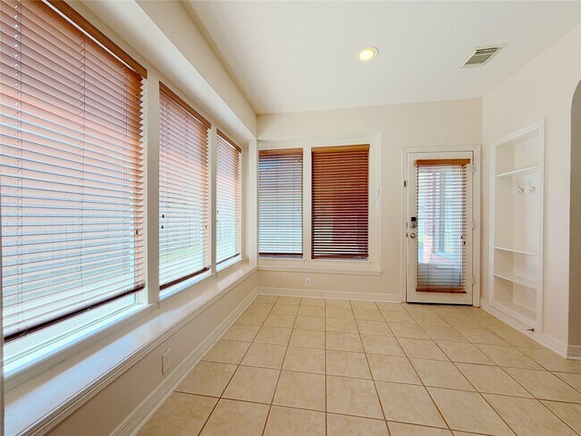 Building Photo - 5714 Brennan Ridge Ln