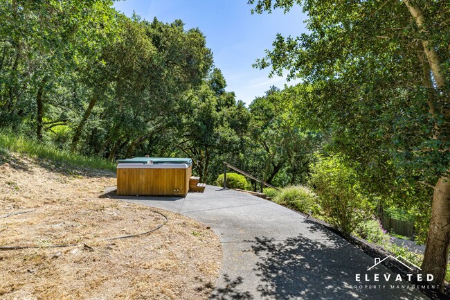 Building Photo - 9400 Chalk Hill Rd