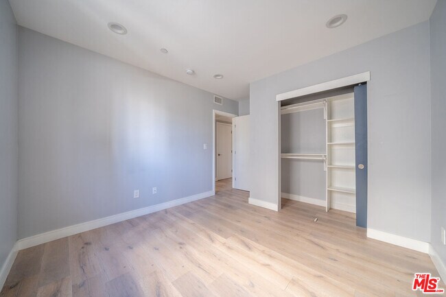 Building Photo - 11318 Miranda St