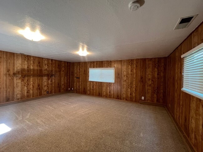 Building Photo - NICE 3 BEDROOM HOME IN ROSEVILLE!