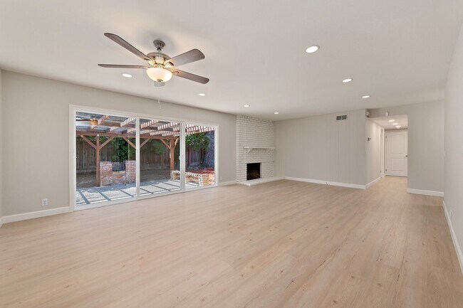Building Photo - Remodeled 3BD/2BA Home with Award Winning Schools!