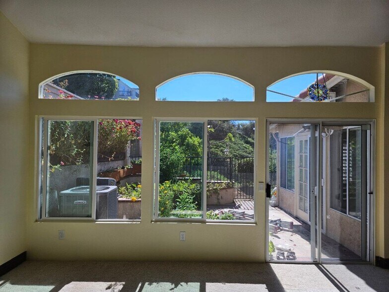 Building Photo - 1742 Hermosita Dr