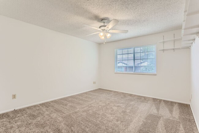 Building Photo - Evolve Real Estate: Stunning 2Beds/2 Baths, 1269 SQFT Condo with Two Assigned Parking Spots!