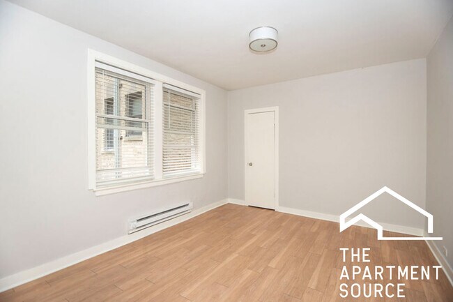 Building Photo - 511 W Belmont Ave