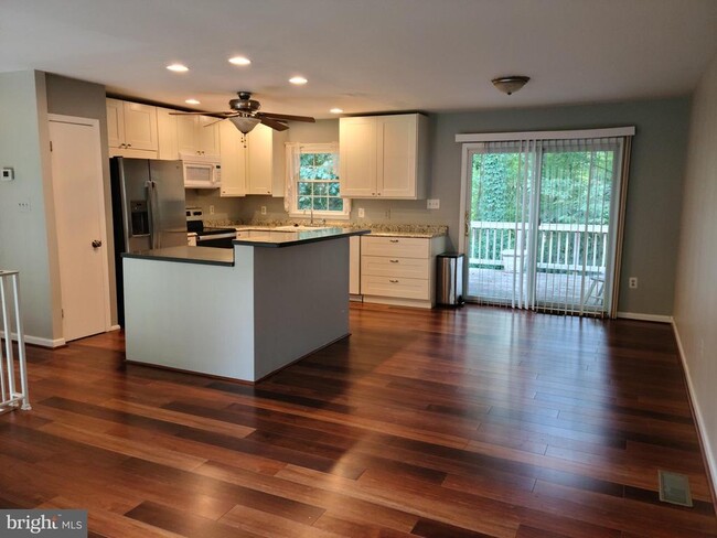 Building Photo - 2512 Deepford Dr