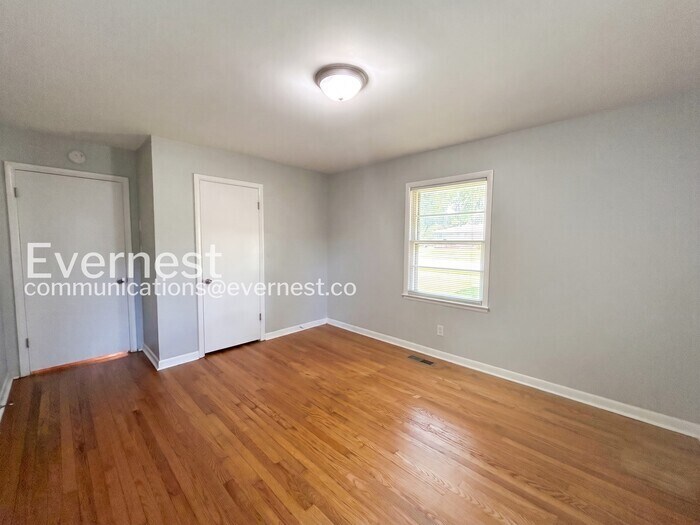 Building Photo - 711 Elliott Dr