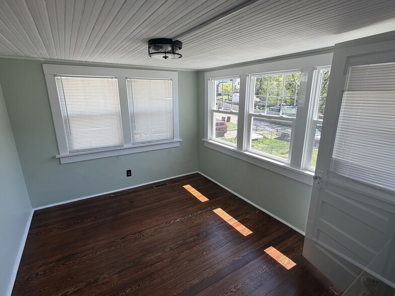 Building Photo - 2222 Duncan St