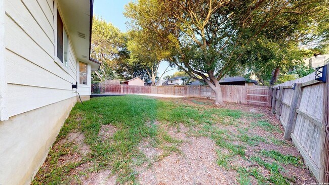 Building Photo - 1009 Crimson Cove Dr