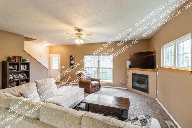 Building Photo - 1631 SW White Birch Cir