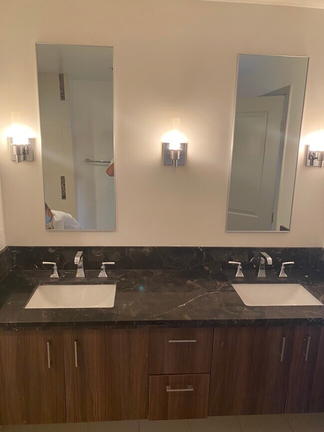 Building Photo - 1008 N Monterey St