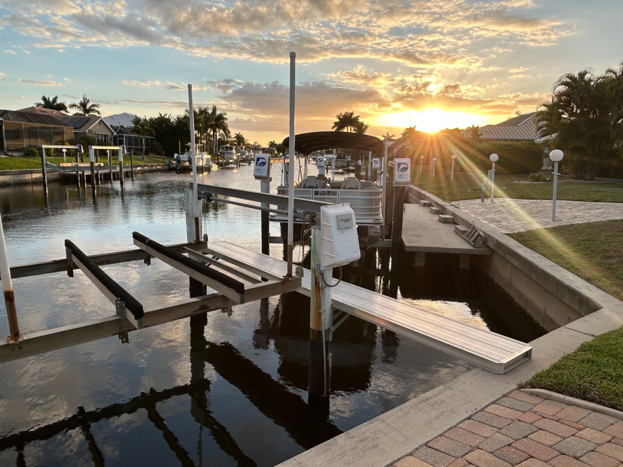 Building Photo - 1001 Mineo Dr