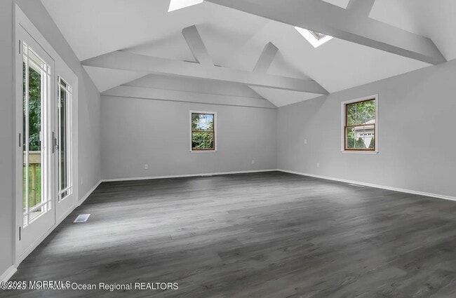 Building Photo - 821 Bay Ave