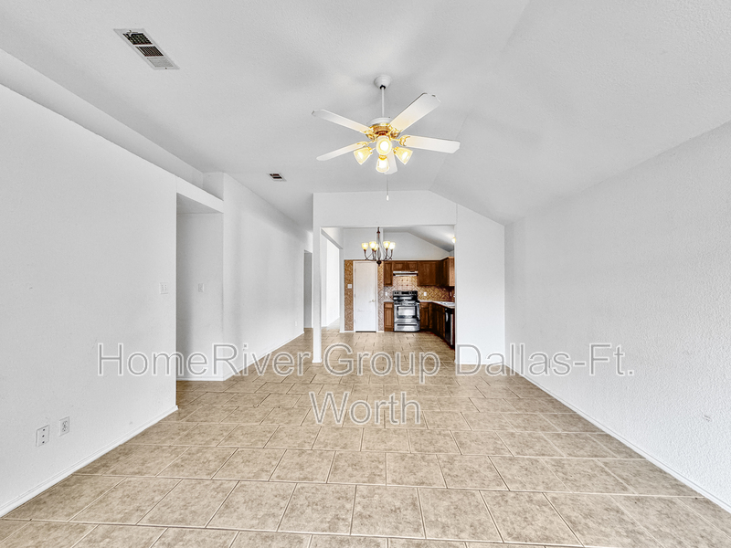Building Photo - 3214 Creekside Dr