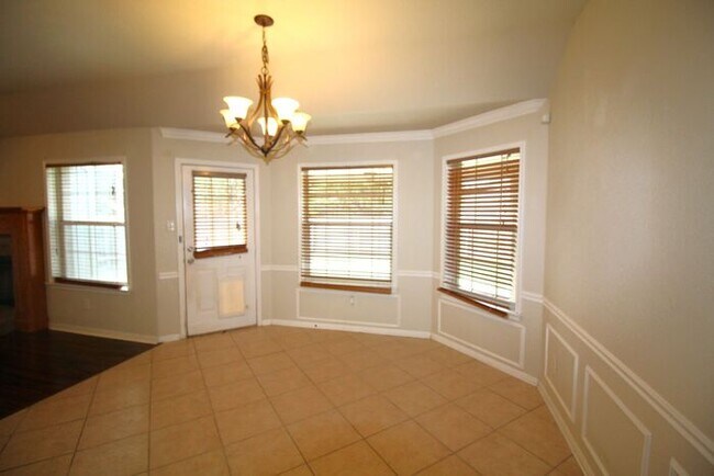 Building Photo - 2908 Tucson Dr