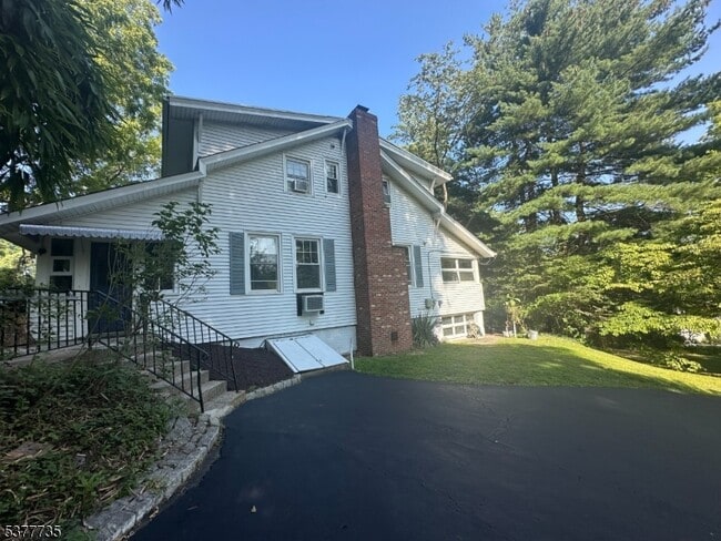 Primary Photo - 536 River Rd