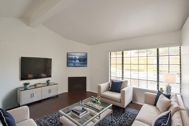 Interior Photo - 5744