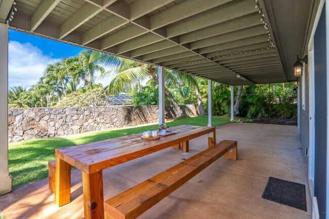 Building Photo - Beautifully Appointed Fully Furnished 4 bedroom/3 bathroom Kuau BayView House w/ Ocean views