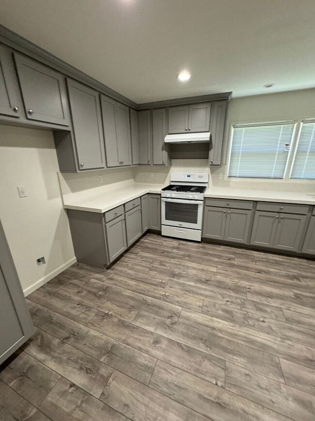 Building Photo - Cherokee Lane 1507-1509