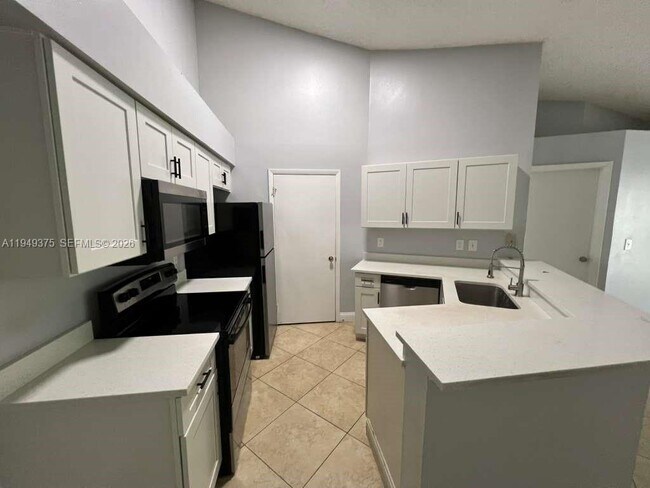 Building Photo - 9999 Summerbreeze Dr