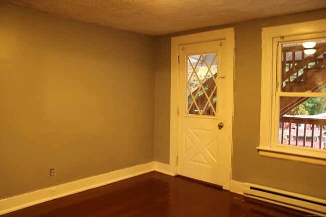 Building Photo - 24 James St