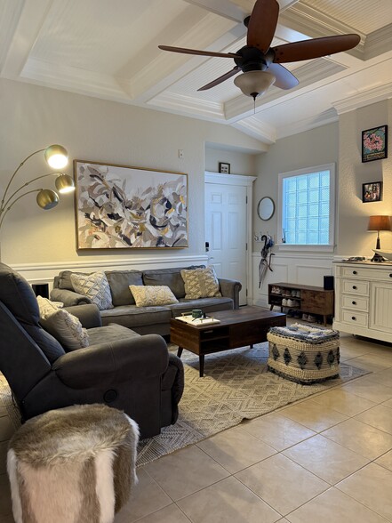 Living room - 1701 The Greens Way