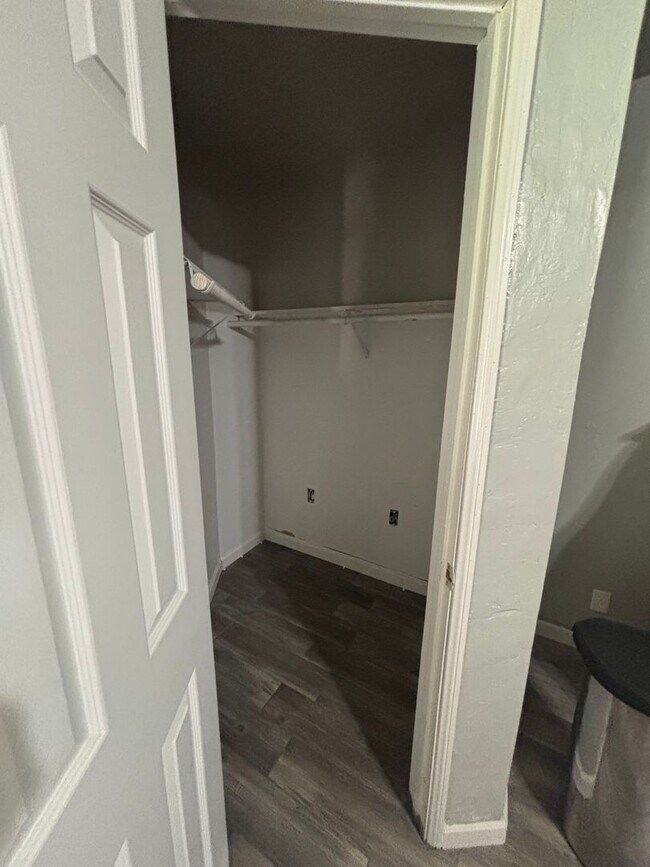 Building Photo - 4-BEDROOM 3-Bathroom FURNISHED Peaceful Country Living
