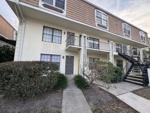 Building Photo - Contemporary 2/2 Condo Ground Level w/ Wheelchair Accessibility! 436/Curry Ford