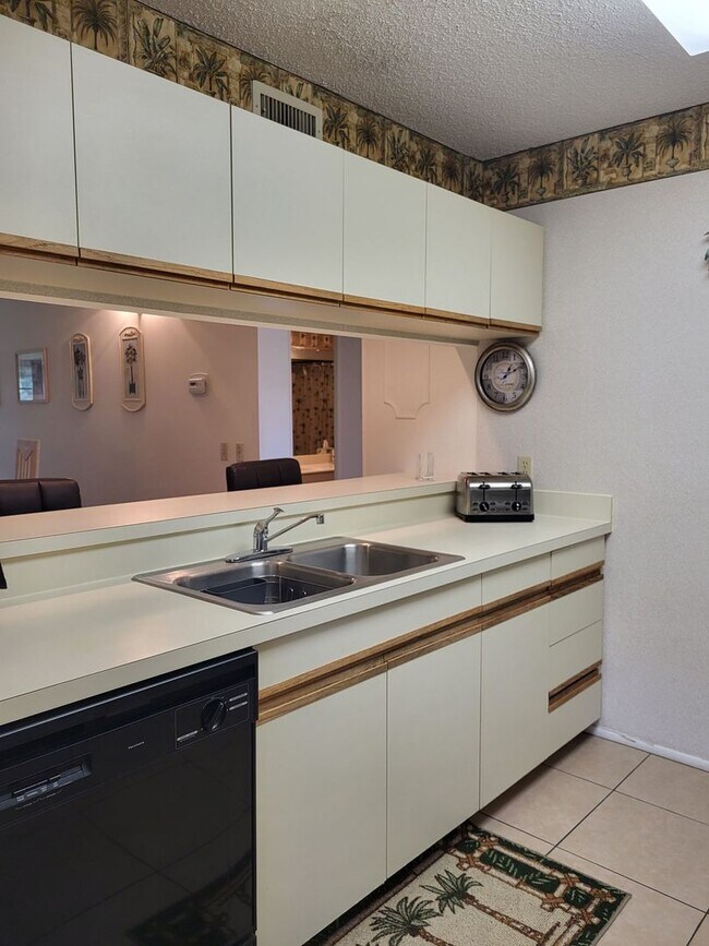 Building Photo - Welcome to Vista Plantations! An Independent Living Community for the over 55 crowd!