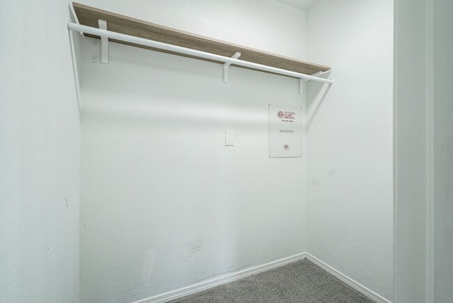 Building Photo - 10425 Aberdeen Dr