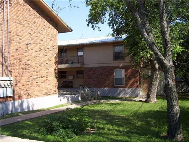 Building Photo - 210 N Vandeveer St