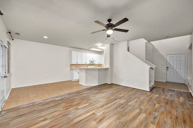 Building Photo - 12475 Saratoga Woods Ln