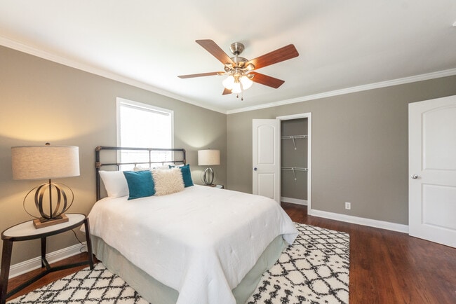 Building Photo - 833 Grove St