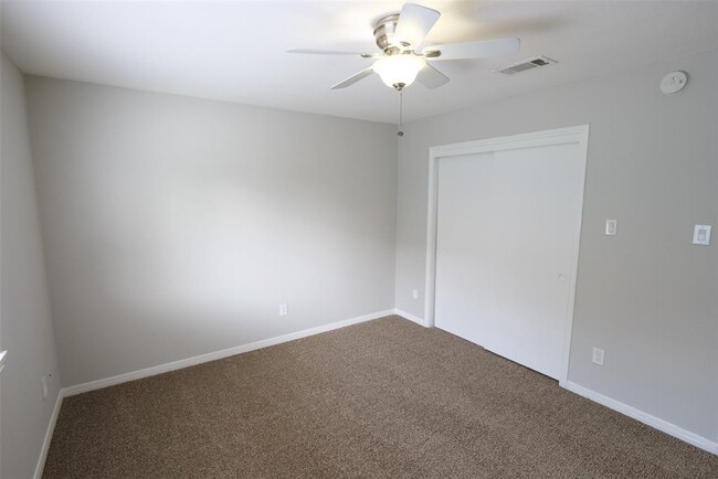 Building Photo - 5302 Prairie Creek Dr
