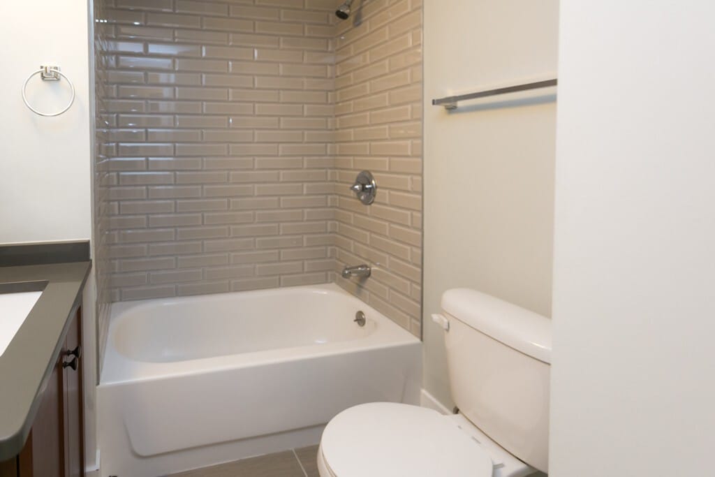 Building Photo - 450 W Wellington Ave