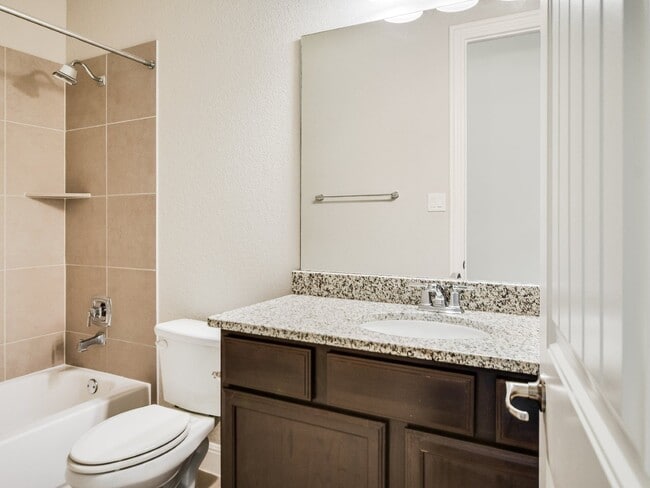 Building Photo - 3925 Octavia Dr