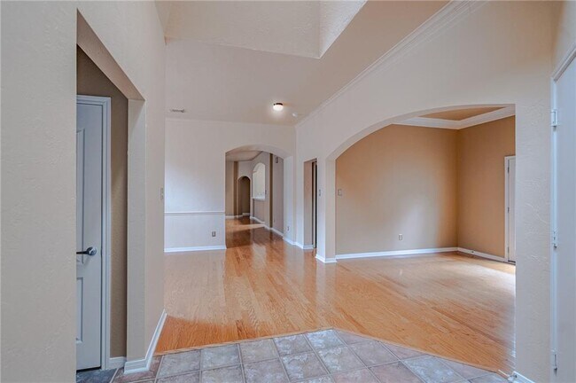 Building Photo - 27 Troon Dr
