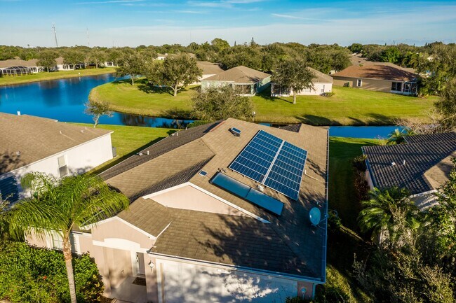 Building Photo - 1100 W 13th Square