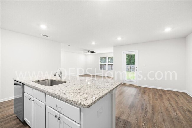 Building Photo - Home in Redstone Commons